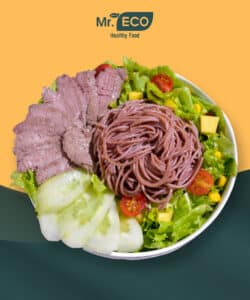 Ghé qua ngay Mr.ECO để thưởng thức món bún gạo lứt trộn thịt bò hấp dẫn, dinh dưỡng.