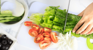 Sơ chế nguyên liệu một cách tỉ mỉ để có kết quả tốt nhất.