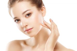 Sử dụng trà gạo lứt thường xuyên giúp da mặt căng mịn hơn.