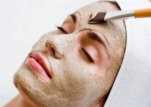 Đắp mặt nạ bằng gạo lứt giúp da trẻ khoẻ hơn.