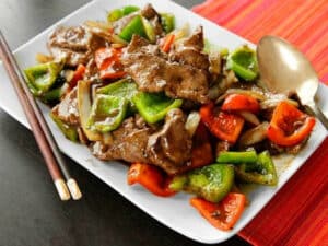Cách làm cơm gạo lứt sốt tiêu đen.